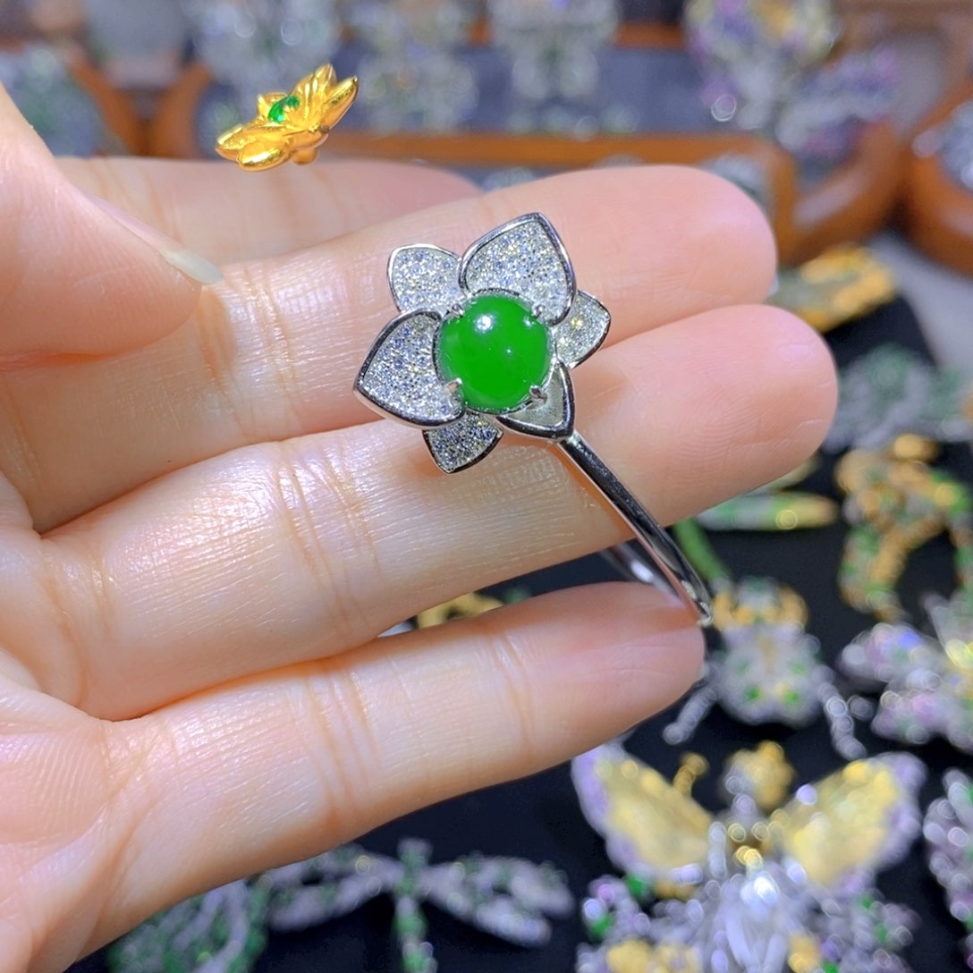 翡翠颈饰银S925镶嵌天然翡翠