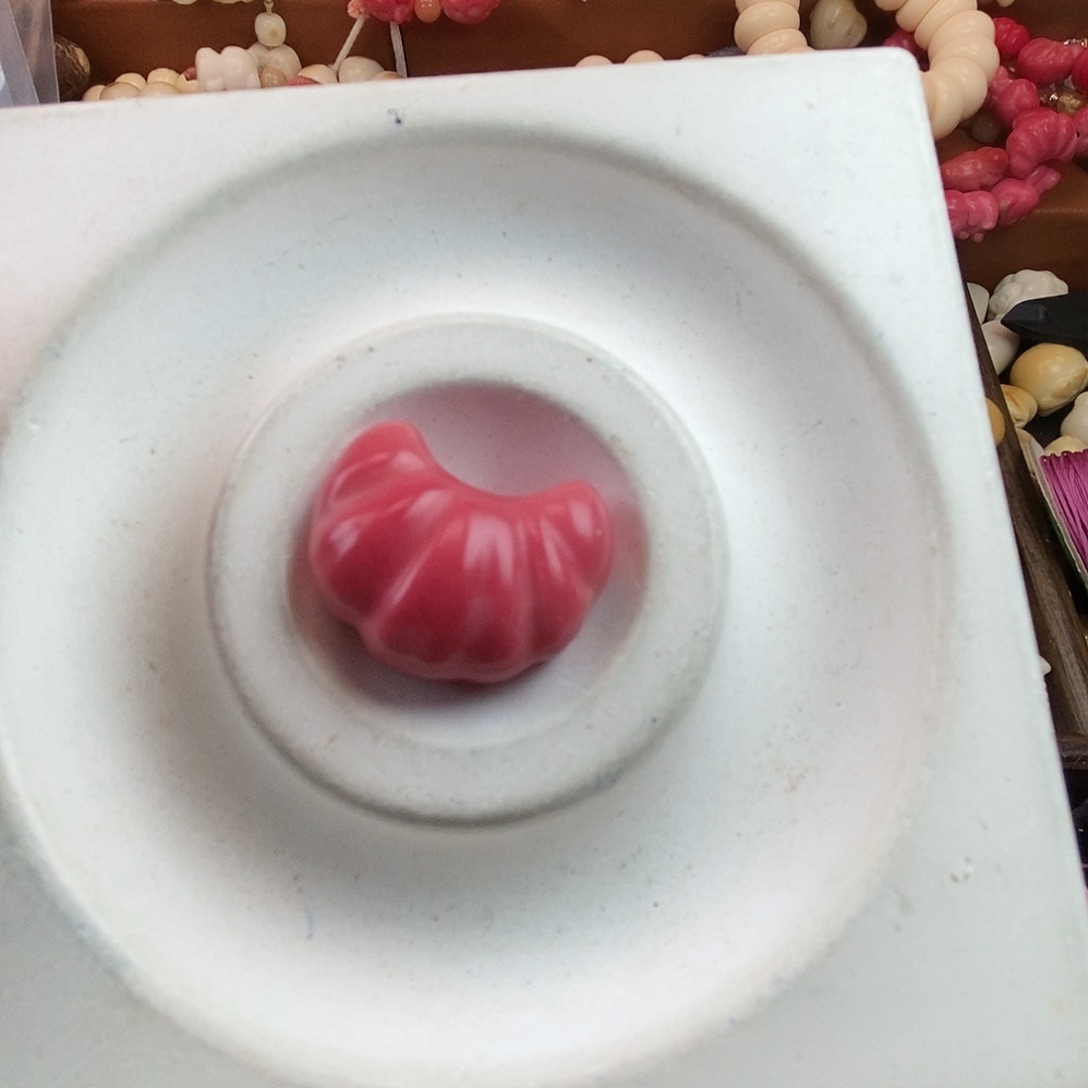 无非金属愈*散珠一个