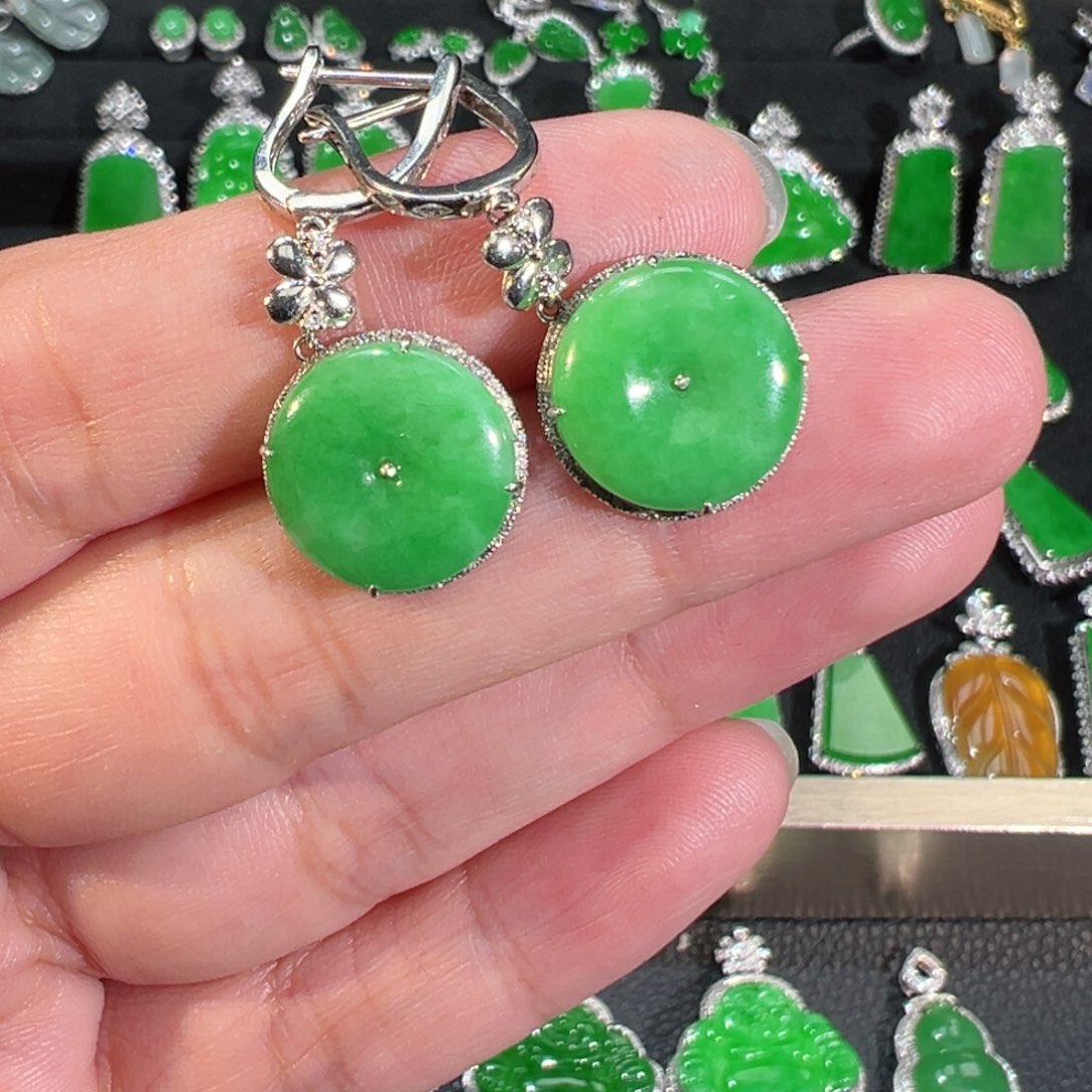 【闪购商品】翡翠吊坠(不含链)18K金镶嵌