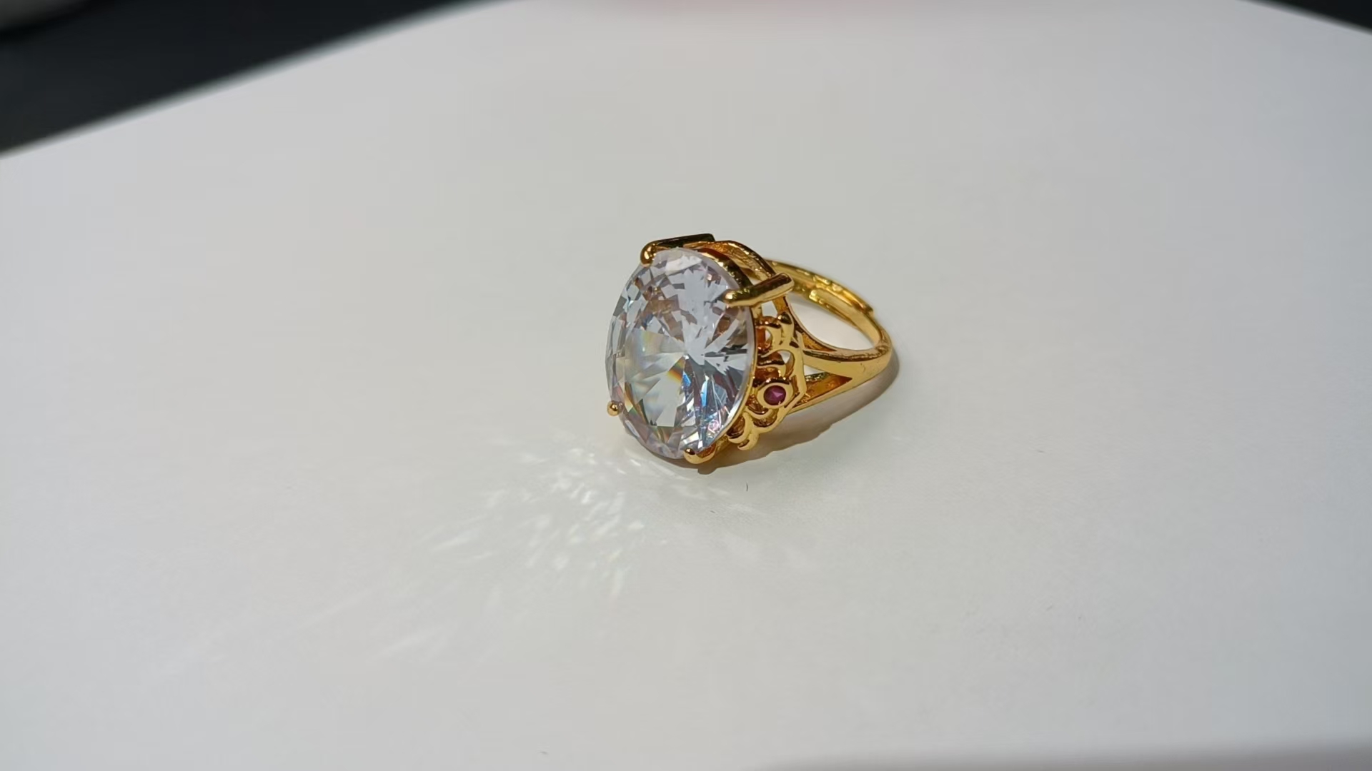  JZ9 戒指述说美丽散发出耀眼的光芒