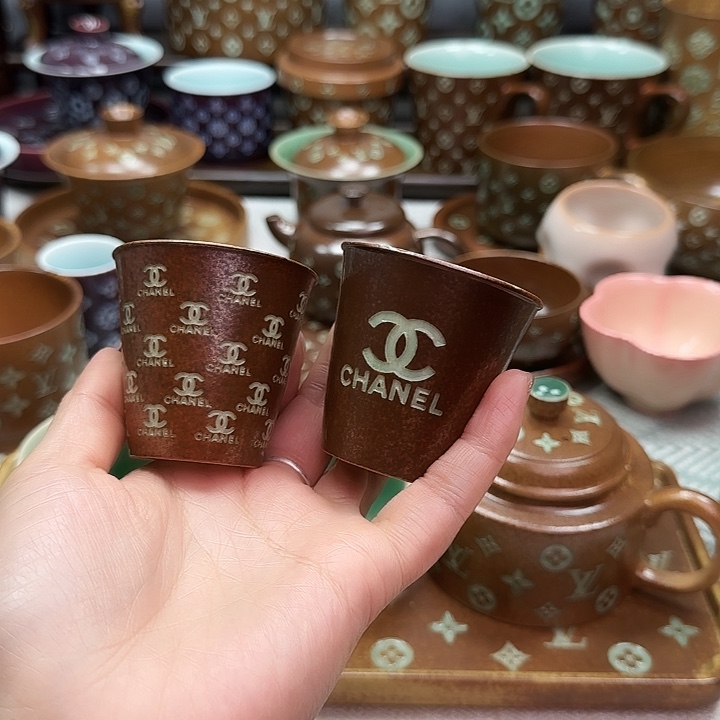 李***来龙泉手工制作工艺青瓷杯两只