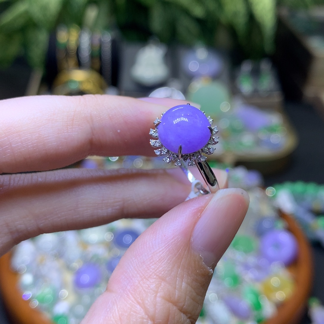 颈饰18K金镶嵌翡翠