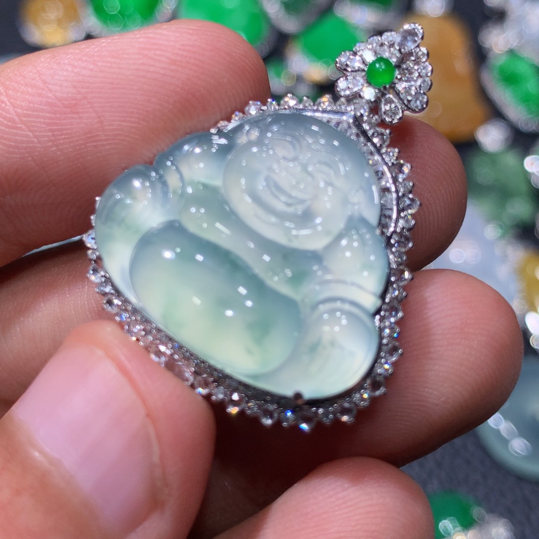 翡翠18K金镶嵌颈饰