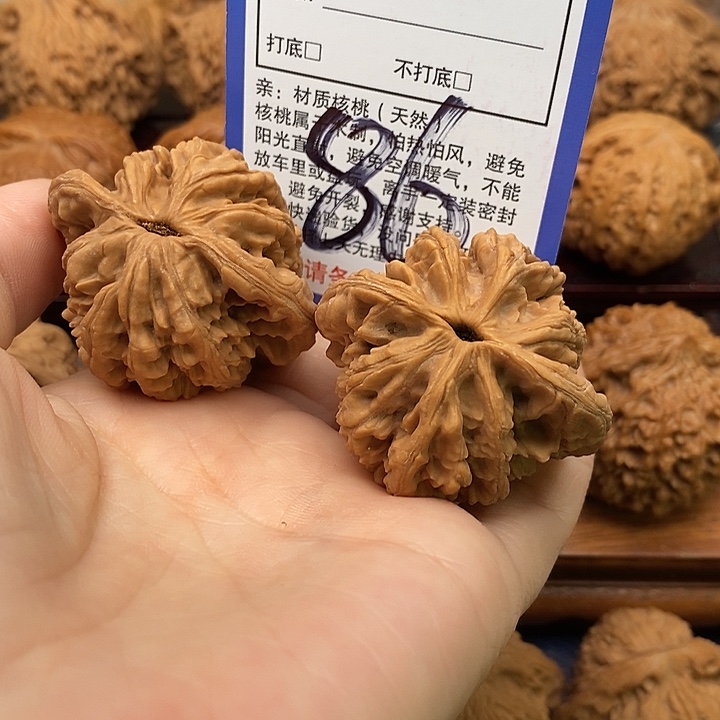 林***乐桃核吊坠虎头430000