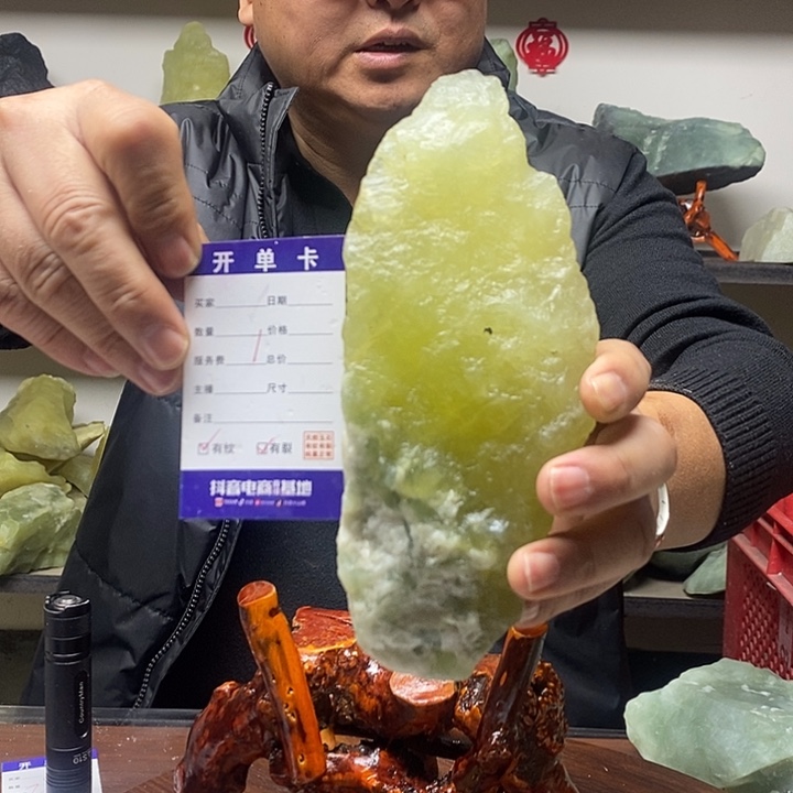 蛇纹石玉纯天然岫玉原石未镶嵌