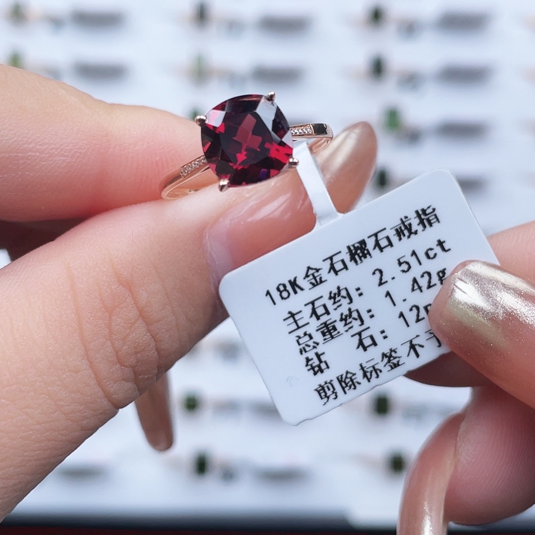 戒指18K金镶嵌石榴石