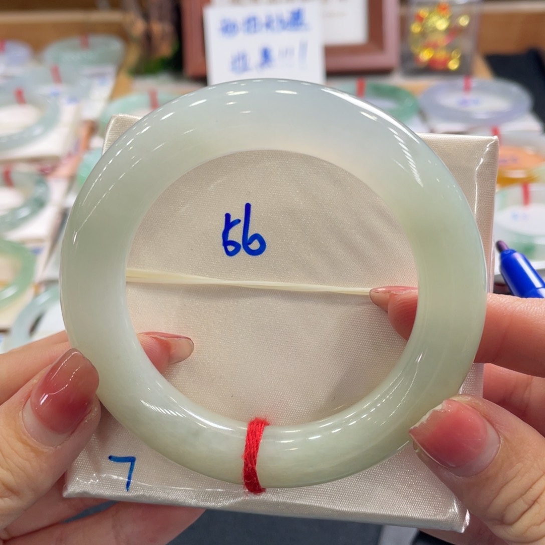 翡翠手镯未镶嵌56圆