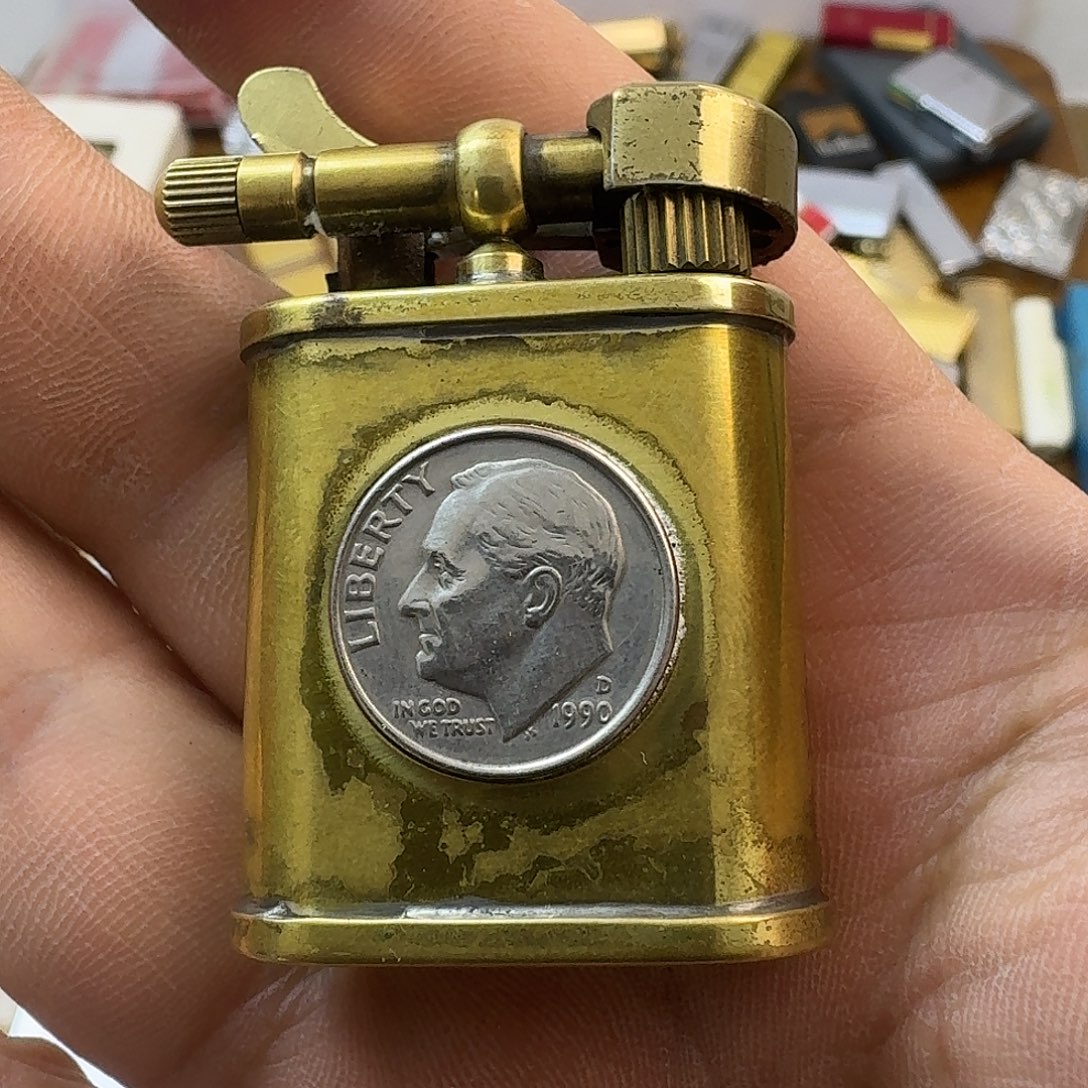 爱***包日产抬臂煤油打火机