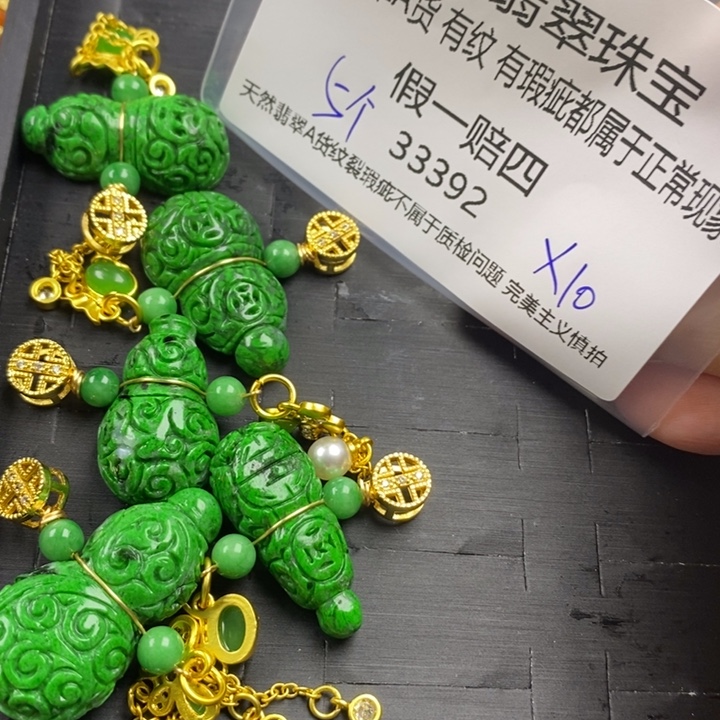 彩***姐翡翠未镶嵌吊坠(赠链)
