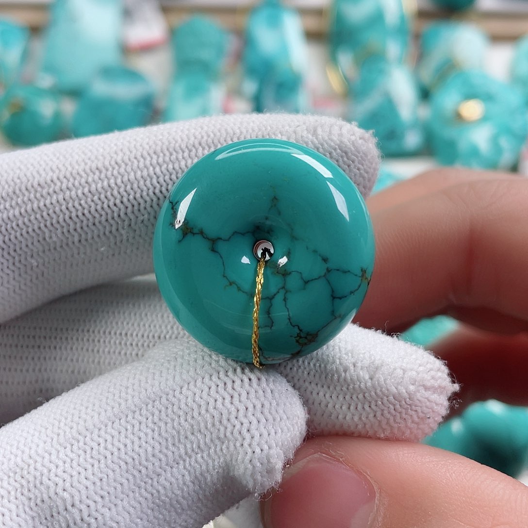 绿松石颈饰未镶嵌