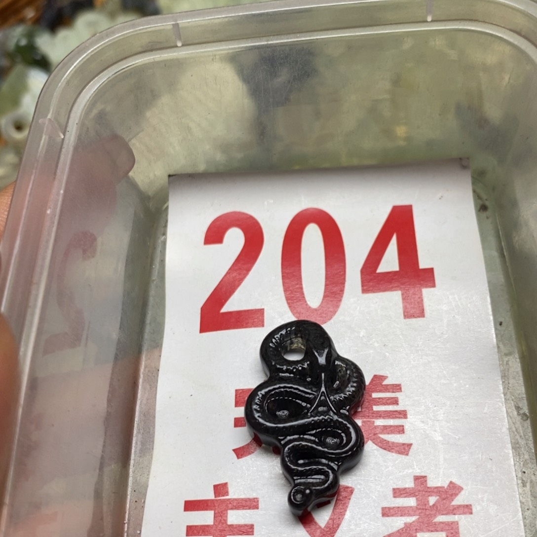 蛇纹石玉挂坠未镶嵌