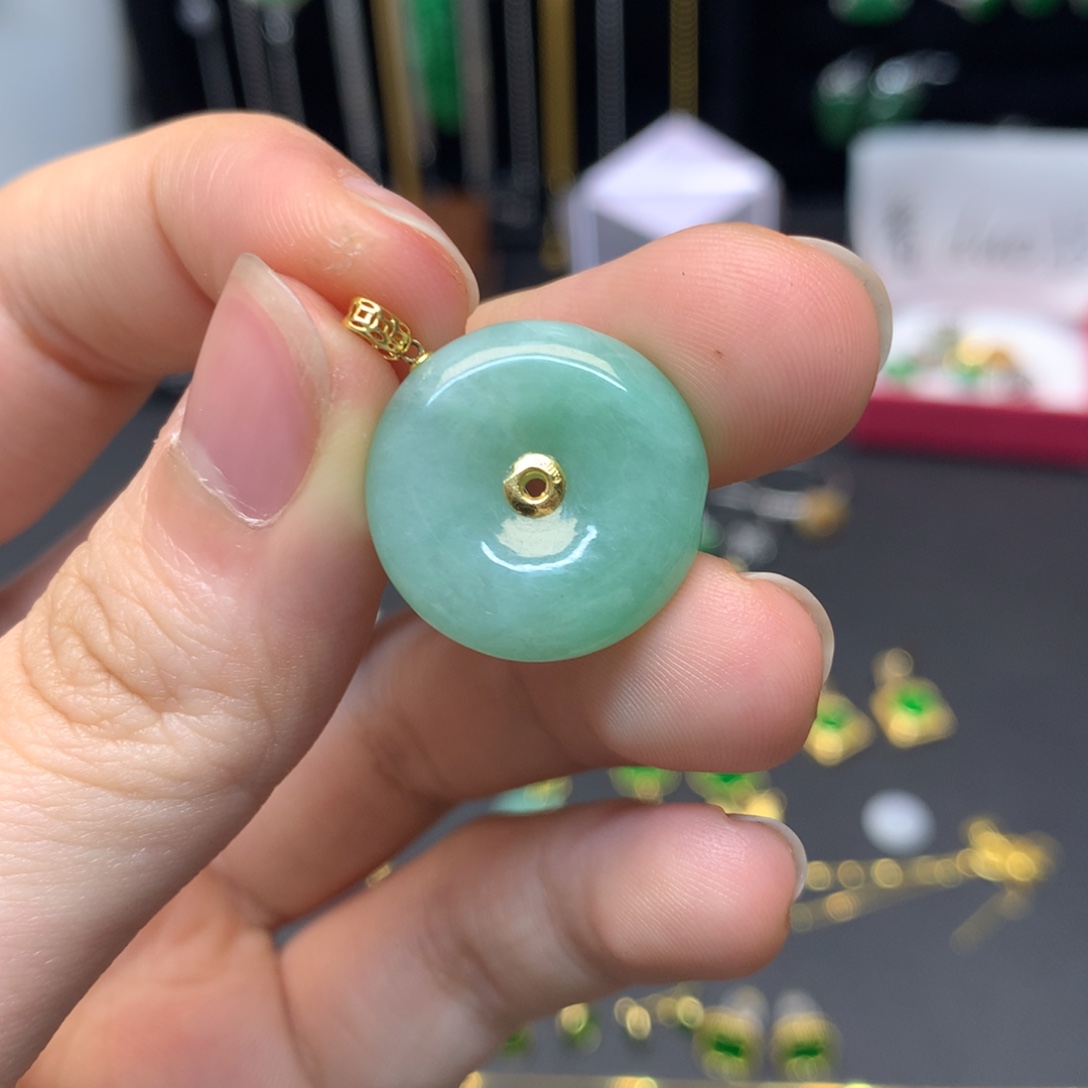 翡翠未镶嵌吊坠(不含链)有纹裂