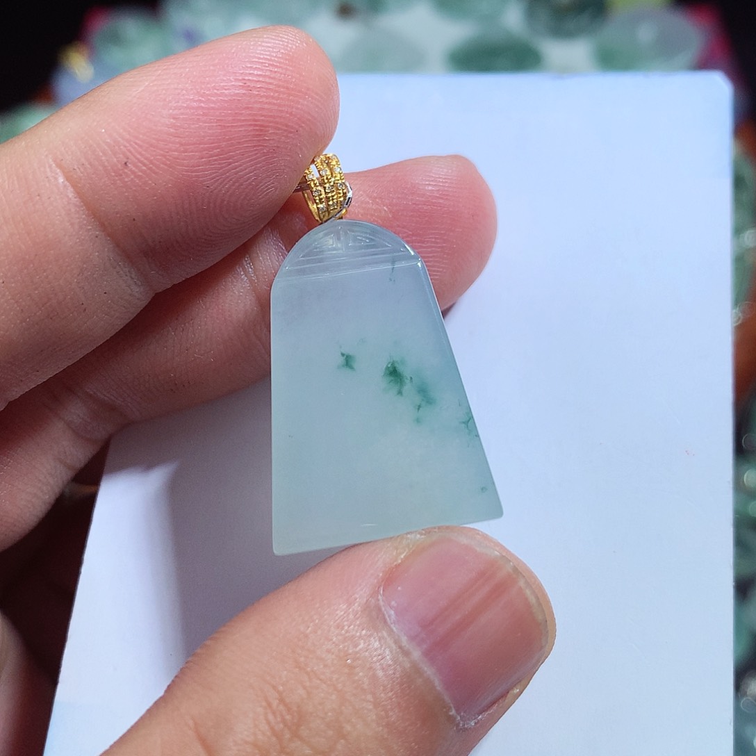 翡翠未镶嵌颈饰无事牌