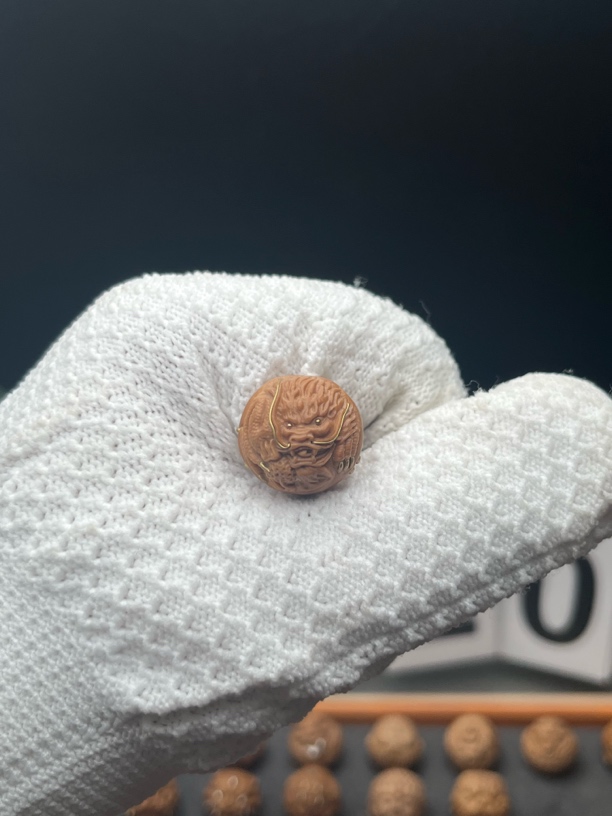 猴头核桃镶嵌单颗龙珠有正常封口线