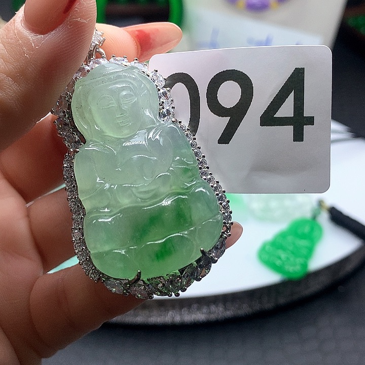翡翠吊坠(赠链)未镶嵌