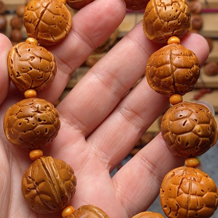 桃核雕刻富甲天下富甲一方