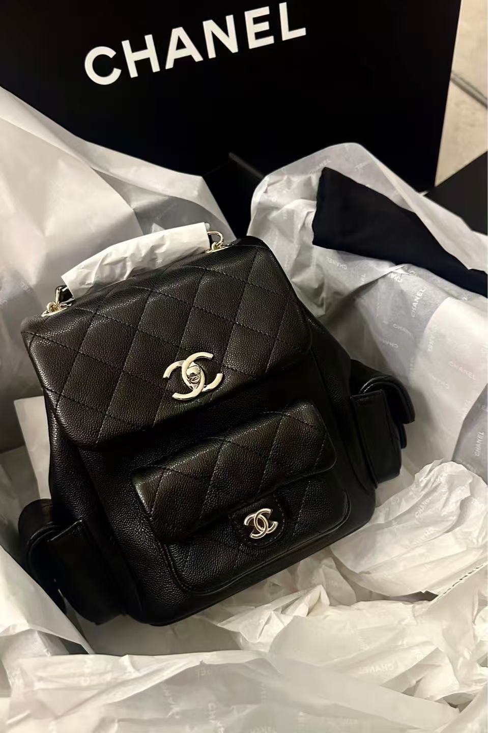 99新 Chanel/香奈儿 展会外场！黑金中号duma双肩包