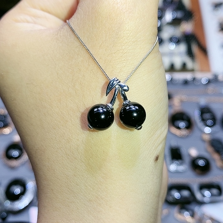 吊坠(赠链)18K金镶嵌翡翠樱桃