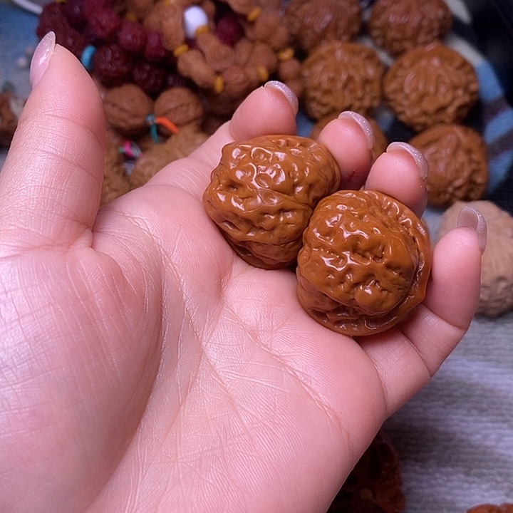 春***～文玩核桃吊坠         