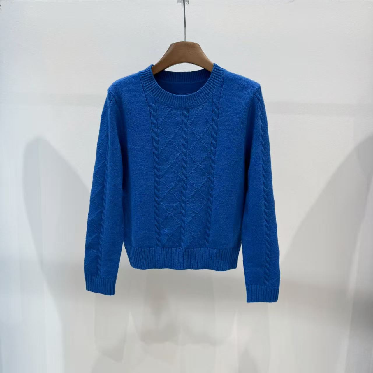 上衣女装提花设计师秋冬百搭圆领女士套头衫针织衫b506