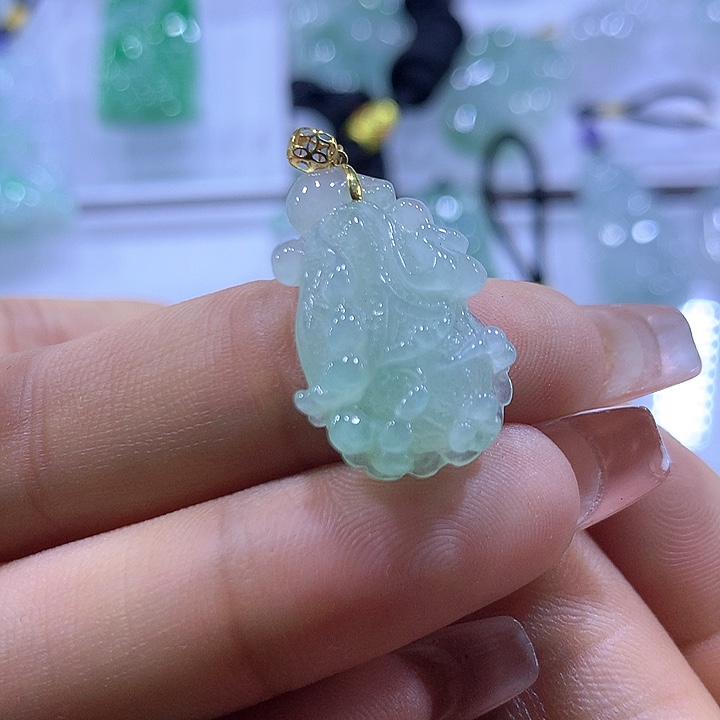 翡翠18K金镶嵌颈饰天然翡翠A货吊坠