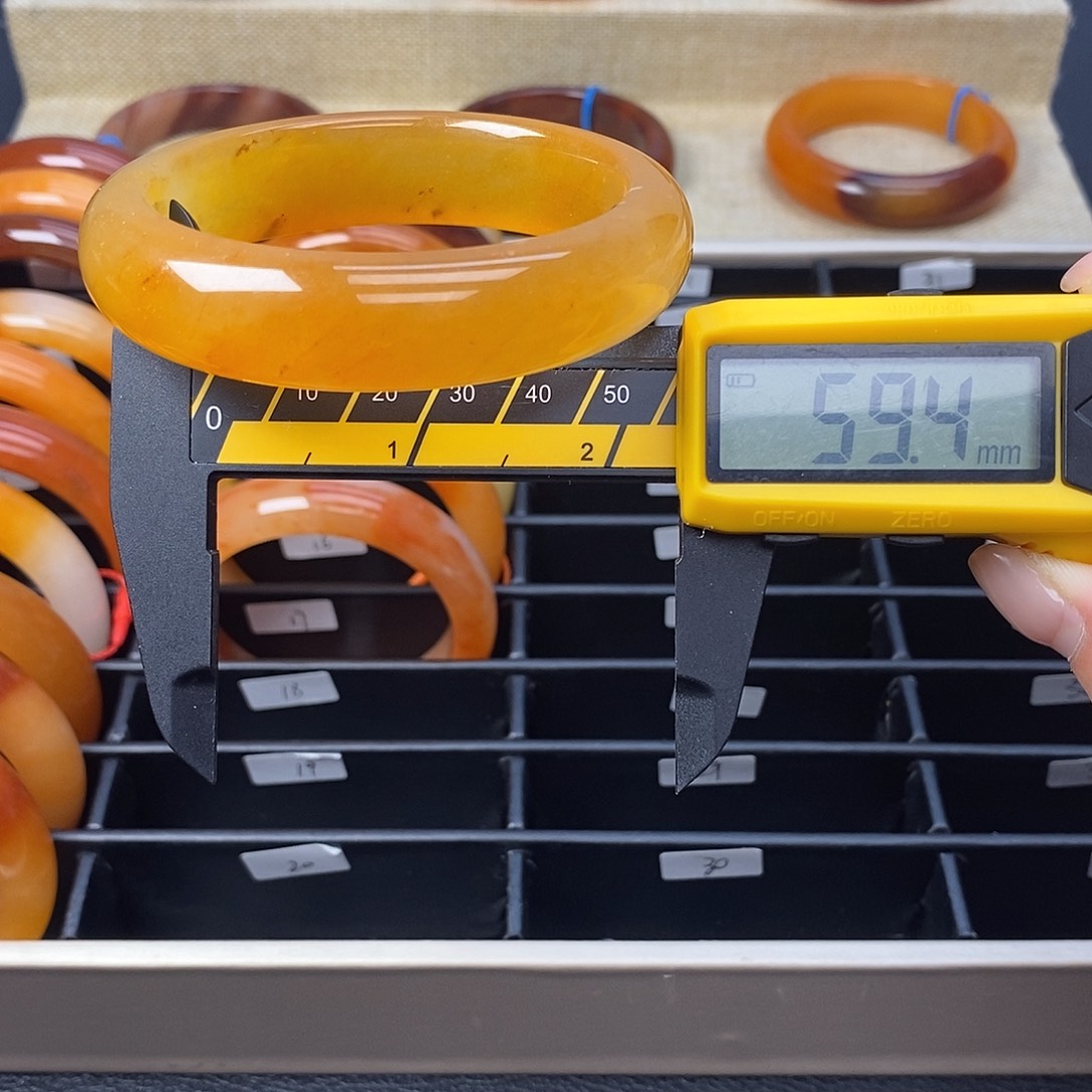 合金石英质玉（黄龙玉）手镯18号