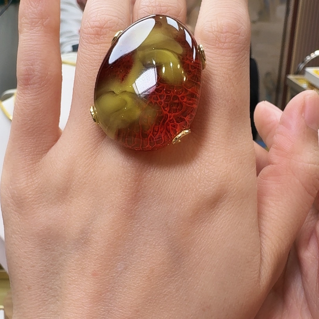 琥珀未镶嵌颈饰戒指