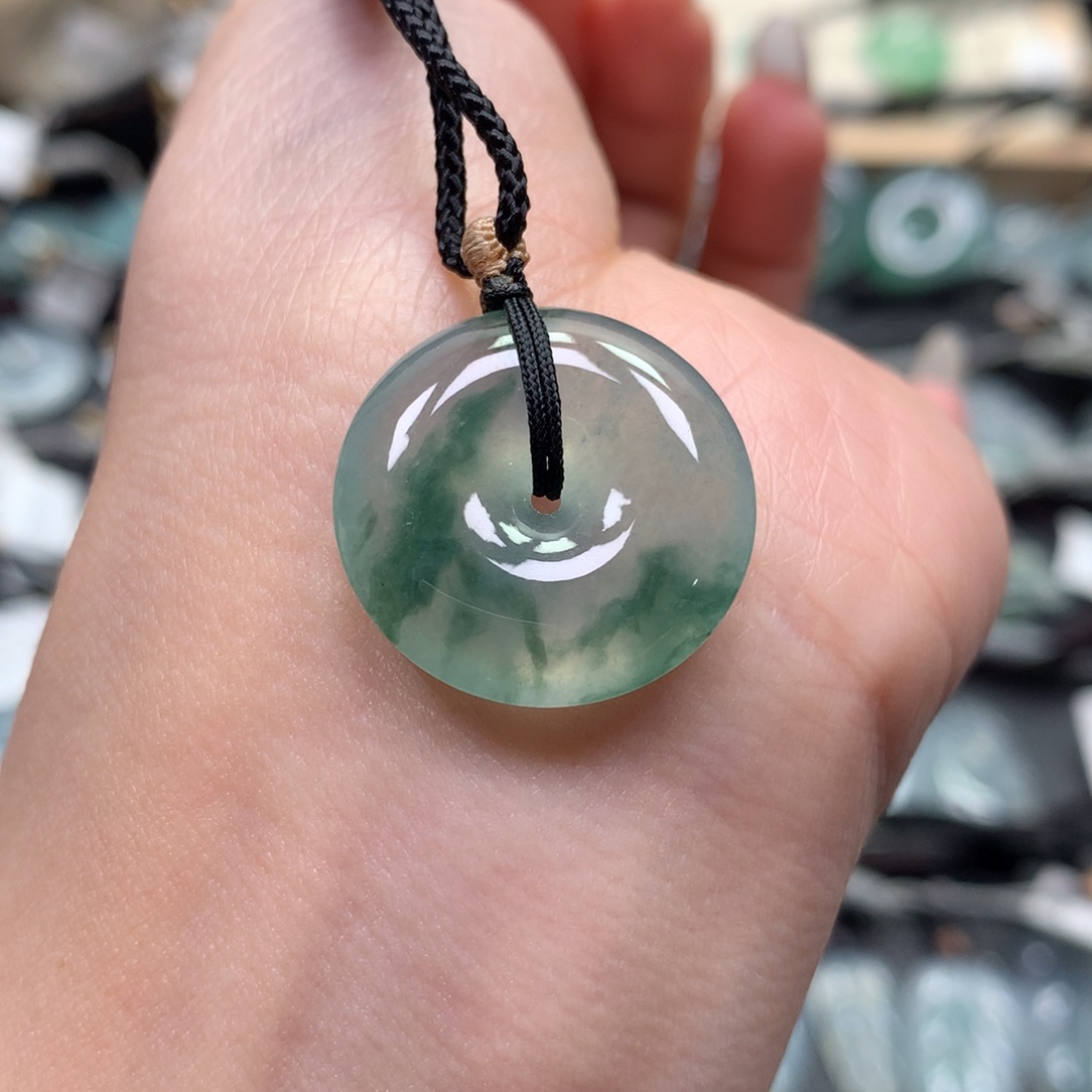 翡翠颈饰未镶嵌扣子