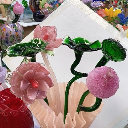 琉璃花瓶高45厘米宽9厘米