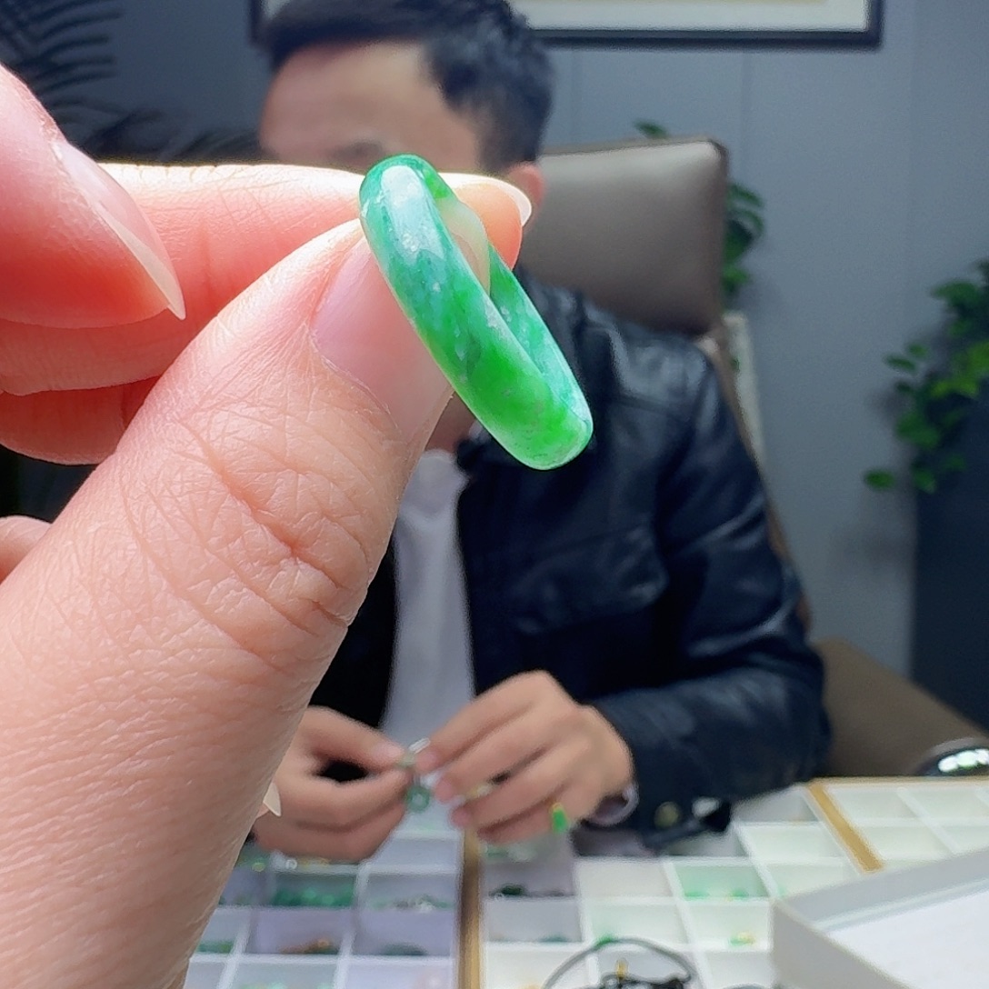翡翠未镶嵌戒指天然纹