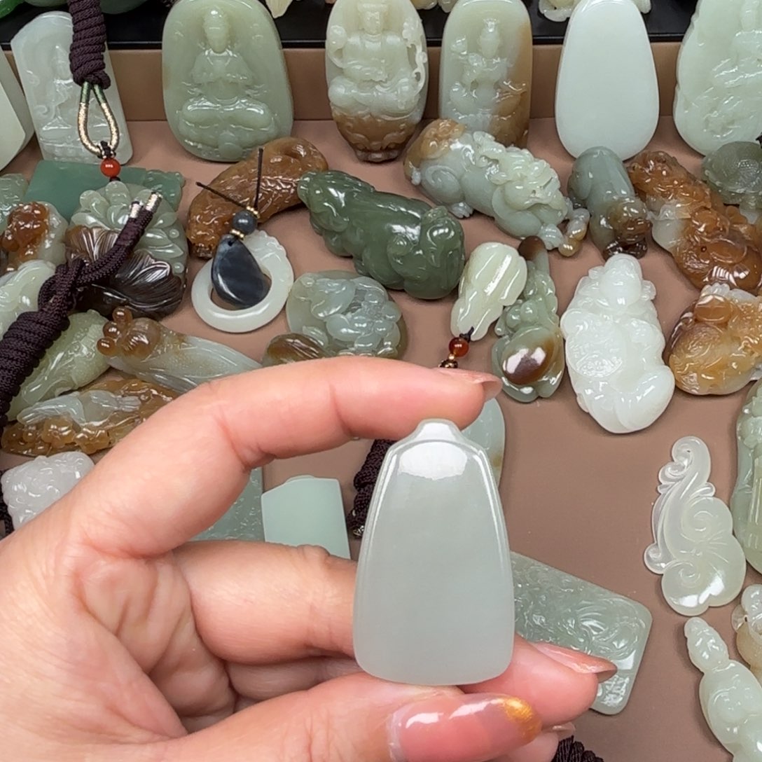 和田玉颈饰未镶嵌