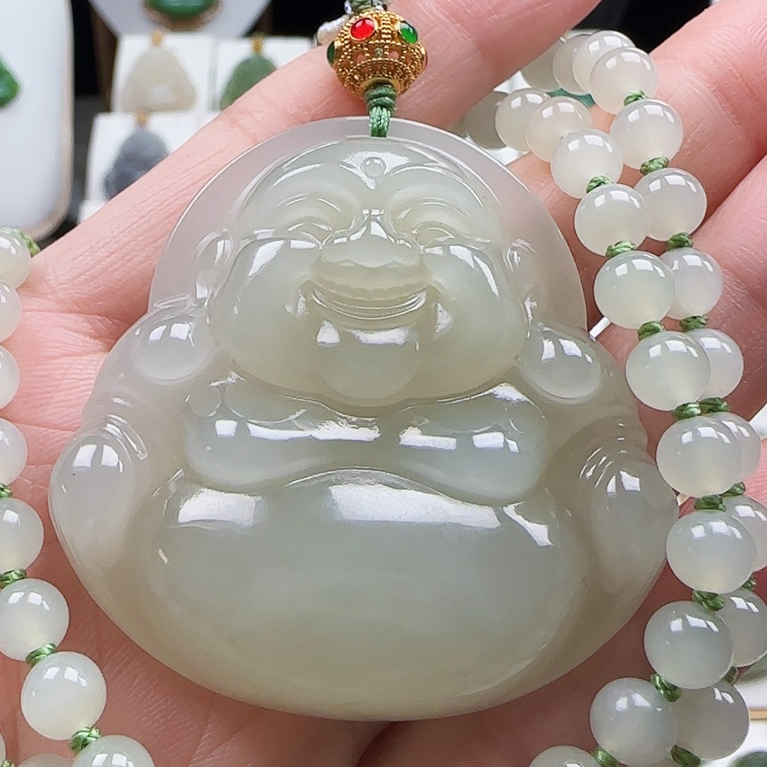 芬***芳和田玉足金镶嵌颈饰