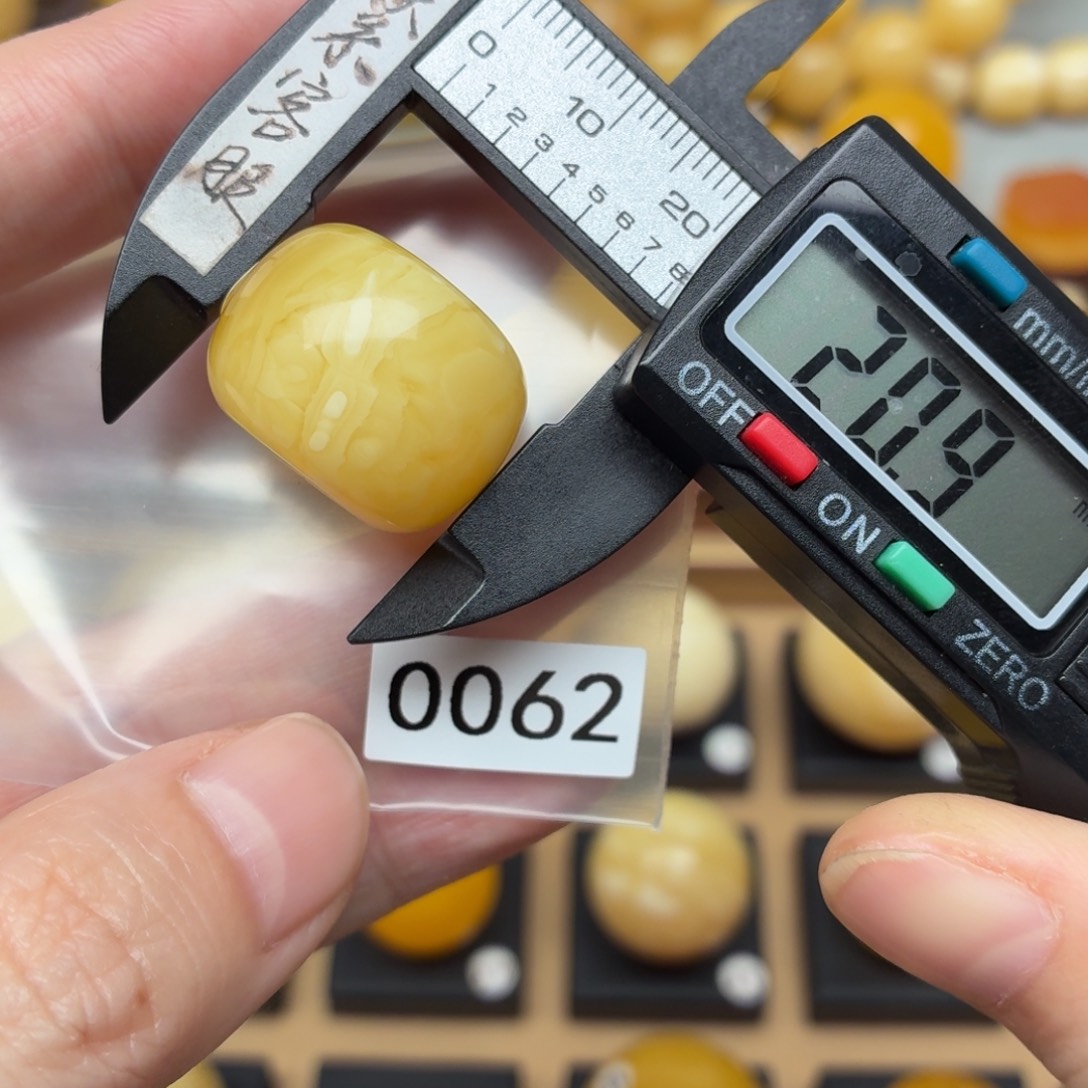 ㅤ***ㅤ蜜蜡未镶嵌裸石蜜蜡