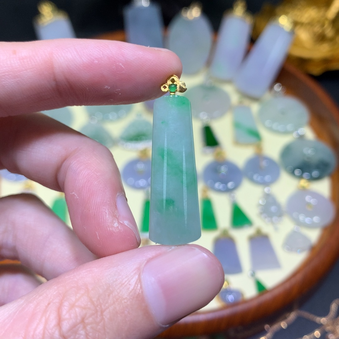 翡翠吊坠(不含链)18K金镶嵌