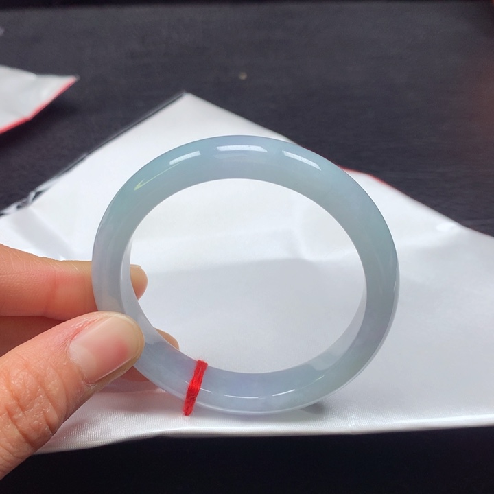 翡翠手镯未镶嵌52圈