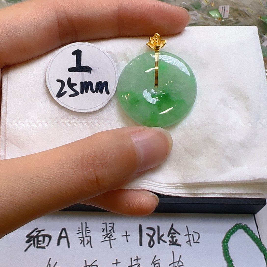 翡翠颈饰18K金镶嵌翡翠