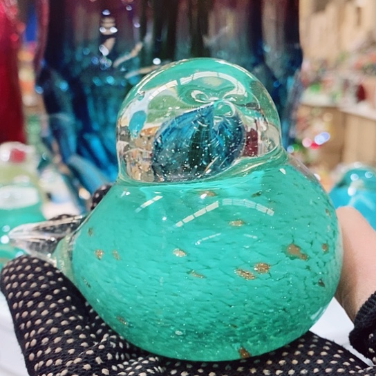 琉璃花瓶高7厘米宽9厘米