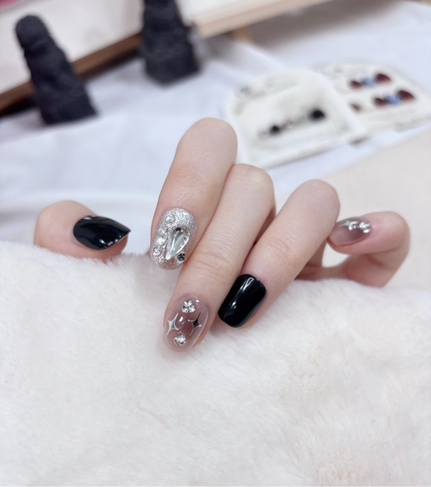 【永夜星河】暗黑系甜酷风黑色爆闪四芒星美甲