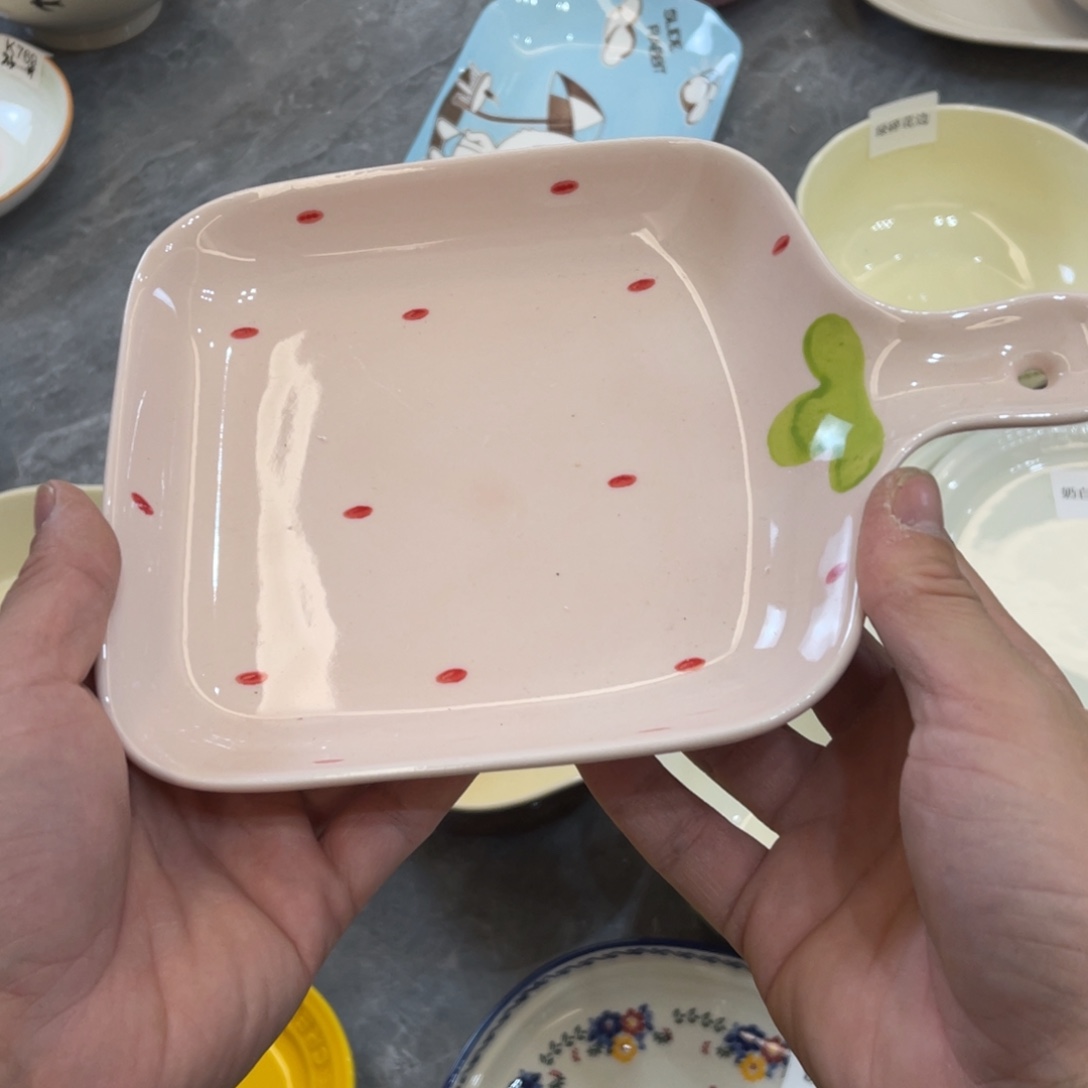 陶瓷微瑕餐具介意勿拍，满18飞！