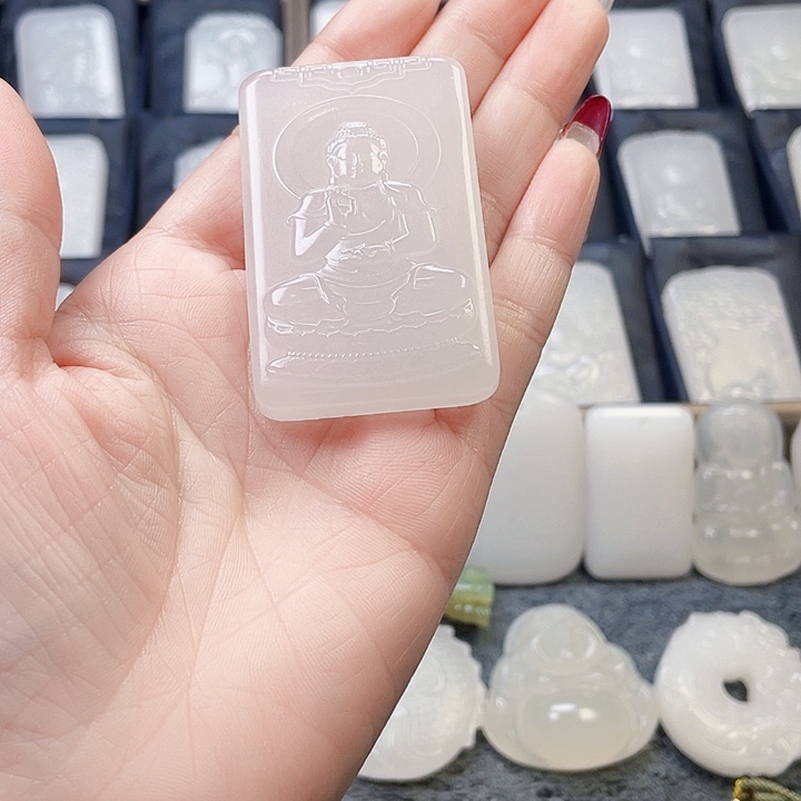 石英质玉（金丝玉）颈饰未镶嵌上*谦新疆金丝玉双面雕工