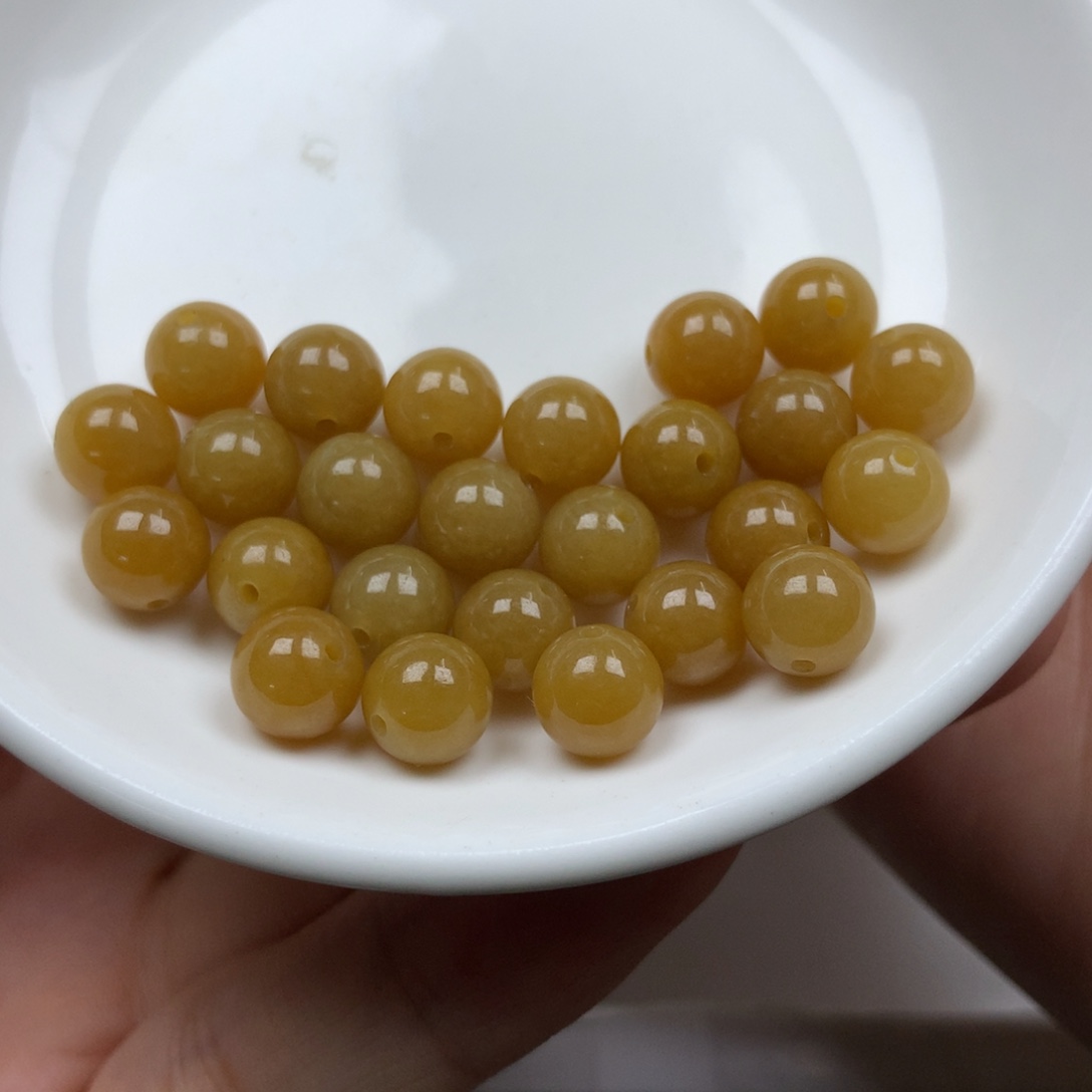 翡翠颈饰未镶嵌t*o卡7➕。25颗