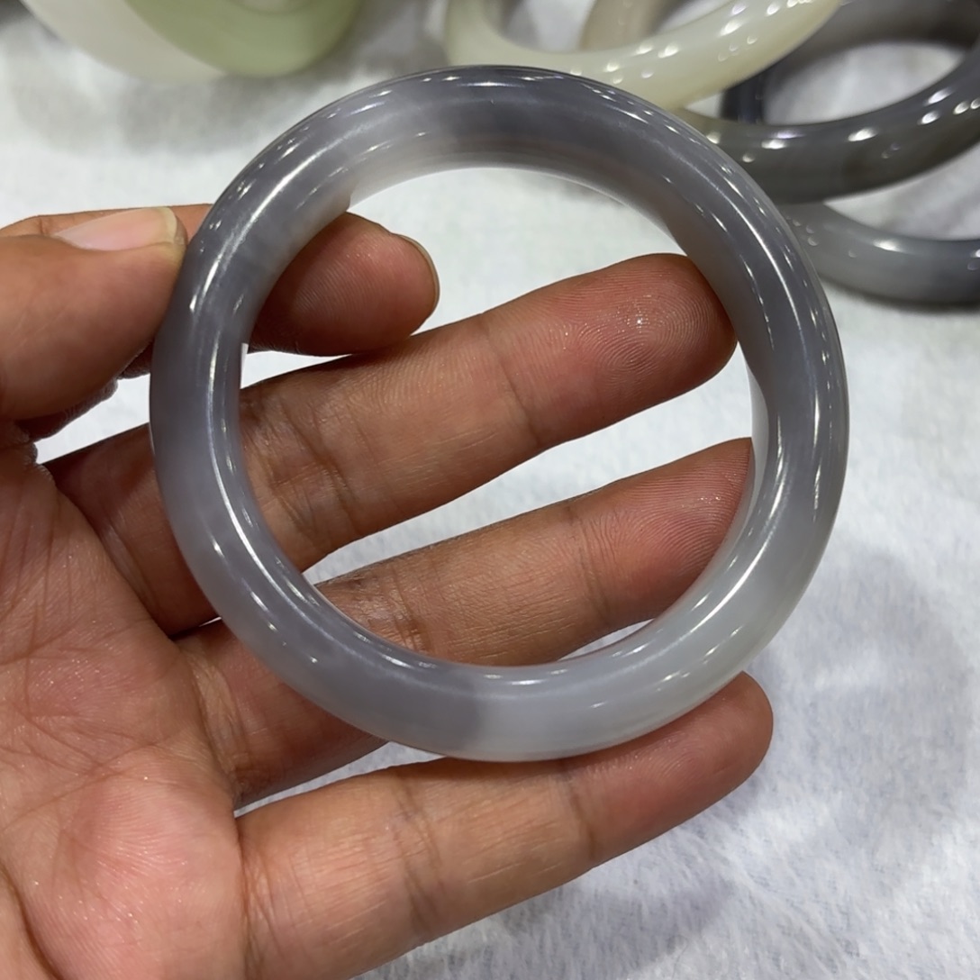 颈饰未镶嵌和田玉紫白色手镯54.8