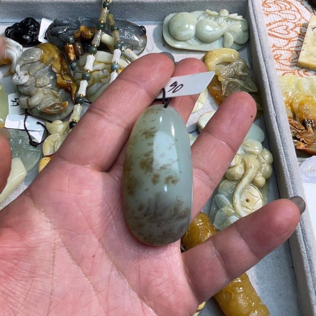 杏***仁蛇纹石玉未镶嵌颈饰