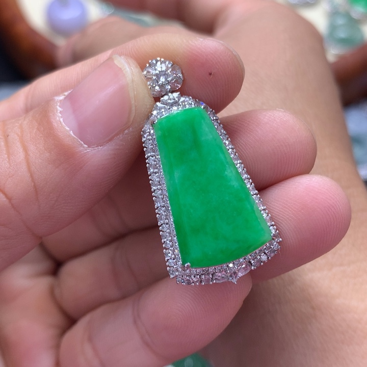 翡翠吊坠(不含链)18K金镶嵌