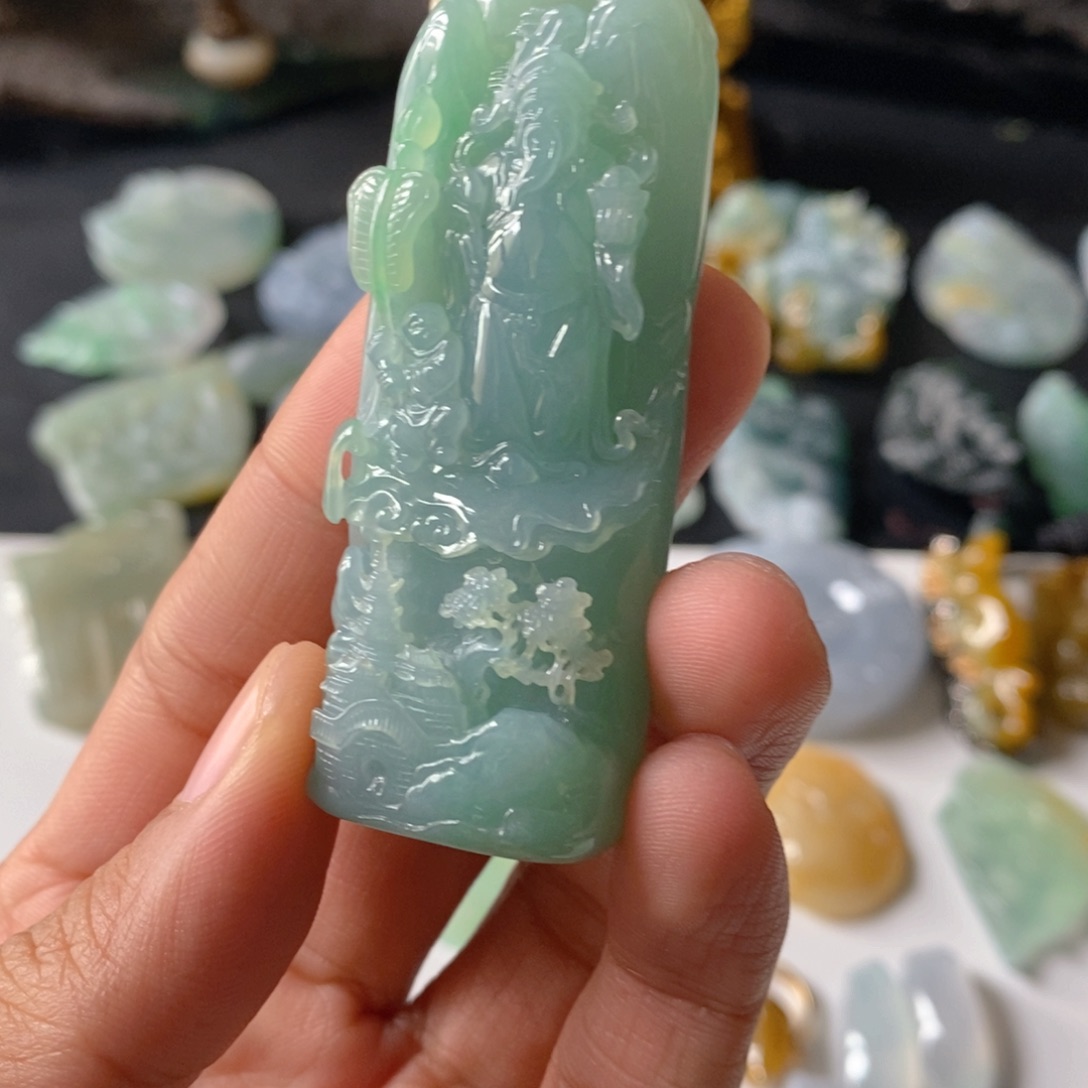 翡翠颈饰未镶嵌财神爷