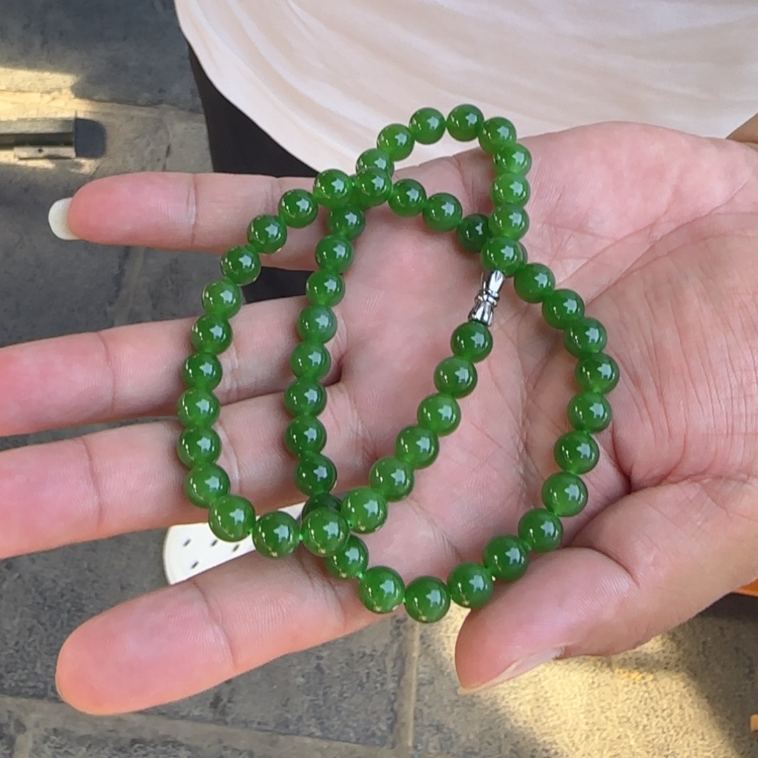 和田玉未镶嵌颈饰俄碧纯天然鲜阳绿卡8