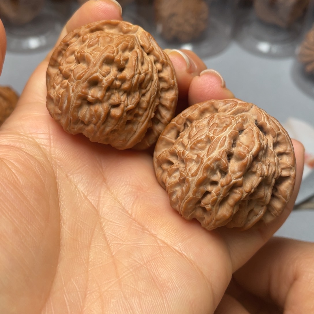 【闪购商品】文玩核桃吊坠白狮子………