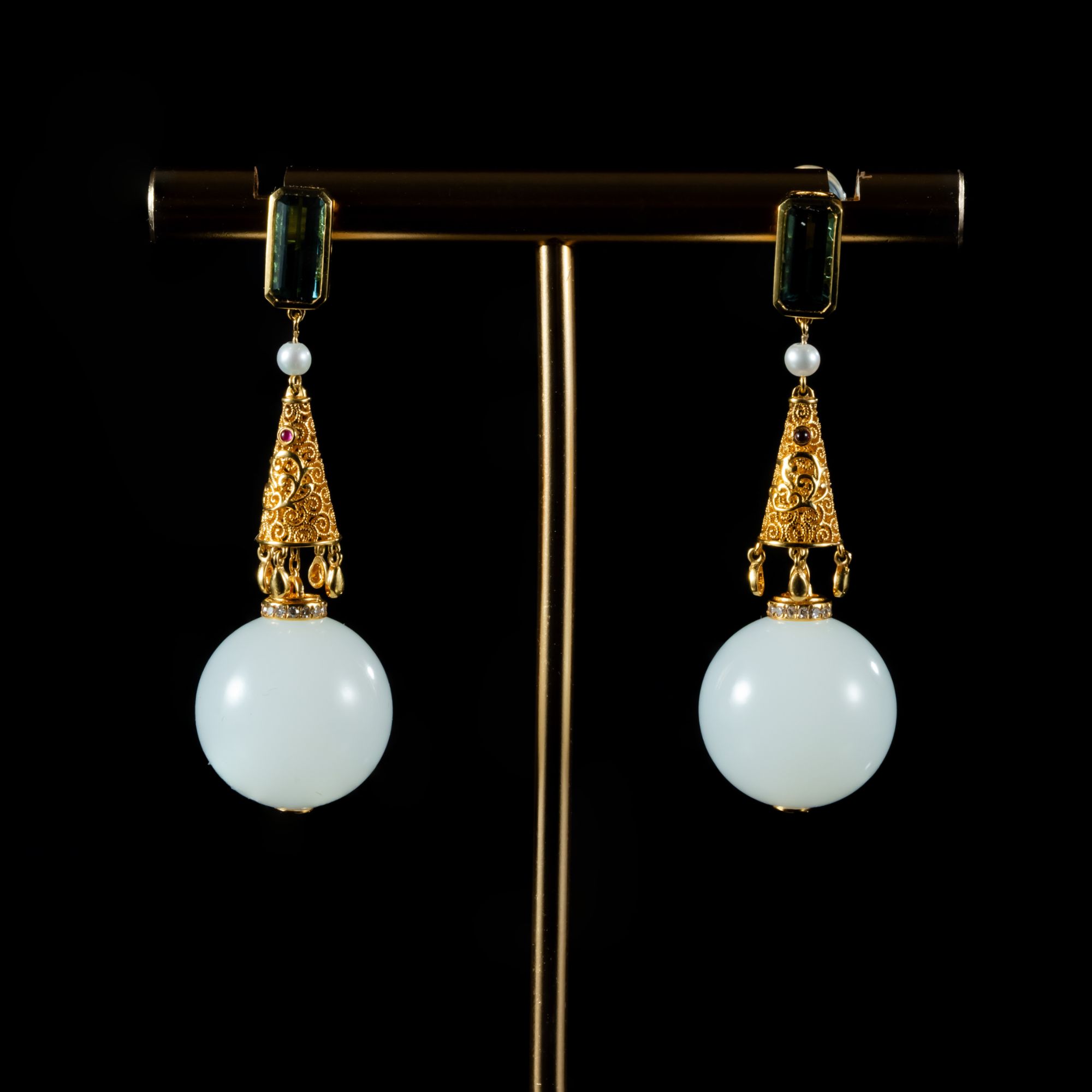 周陶陶｜晴白｜和田玉圆珠耳坠 18K金手工造型修长结构圆润光泽呈现