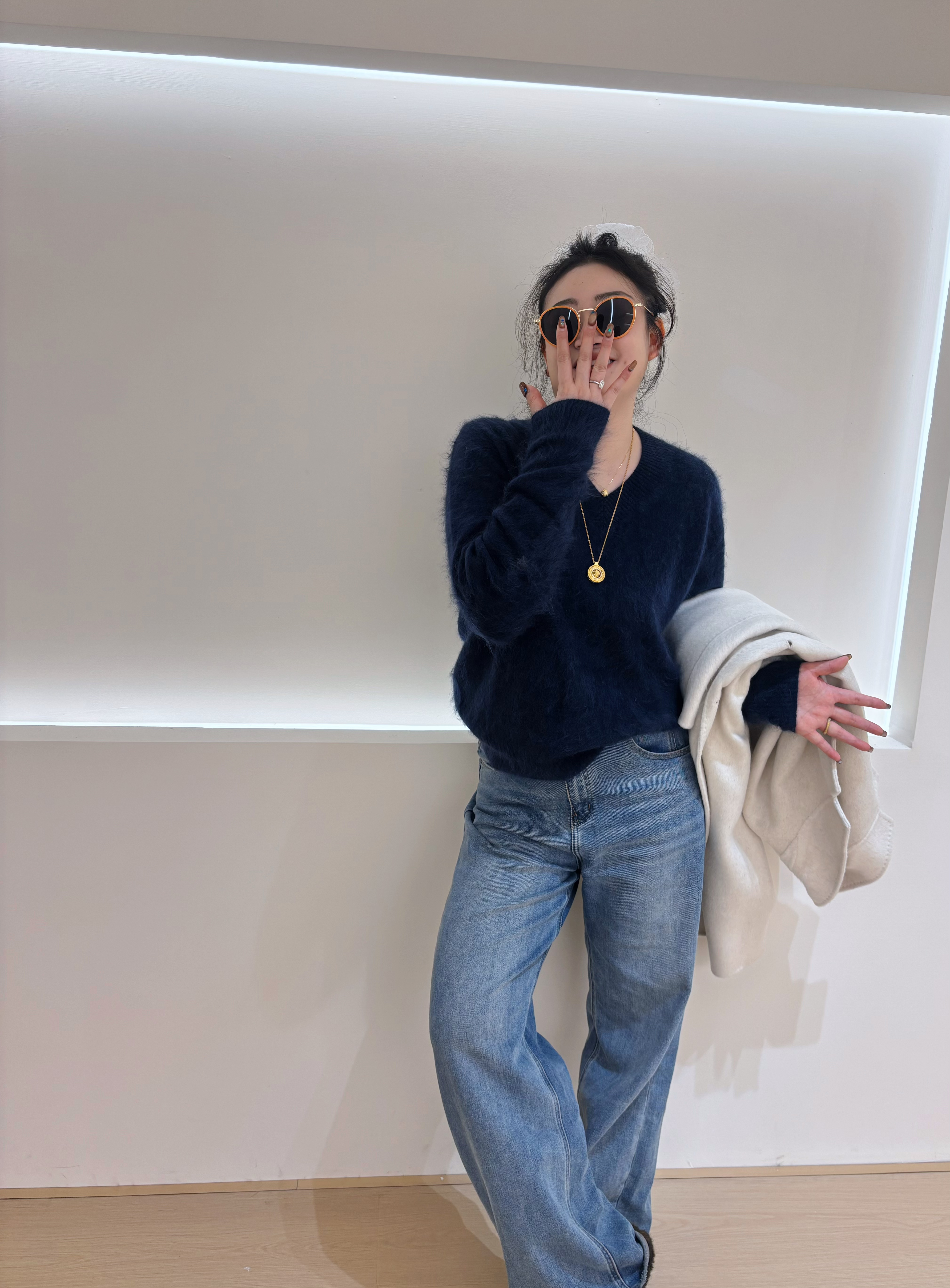 8093-1【九炫女装】星海之蓝~100长毛山羊绒V领纯色拉绒工艺上衣