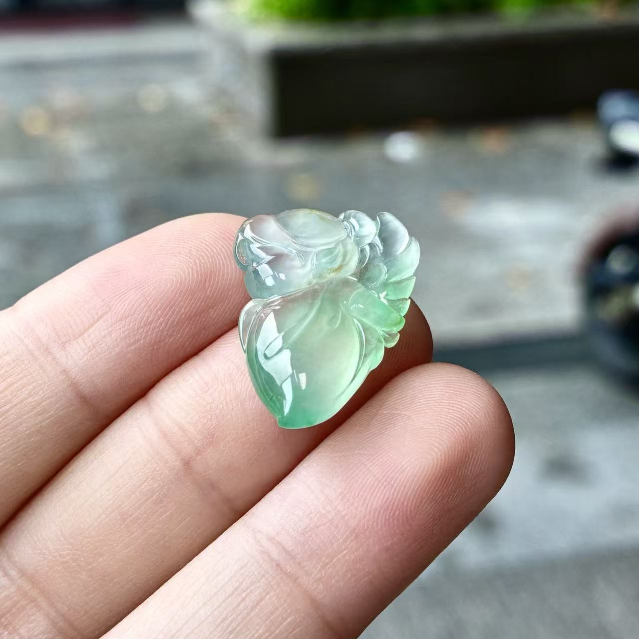 天然a货缅甸翡翠尺寸23.3/16.4/4.4高冰甜绿仙子吊坠，甜绿细腻